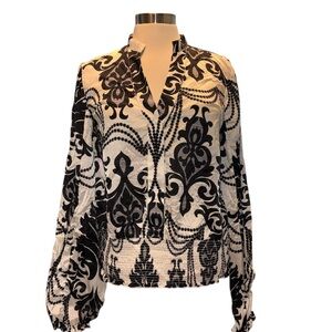 White House Black Market blouse 100% silk long sleeves fitted waist Size medium